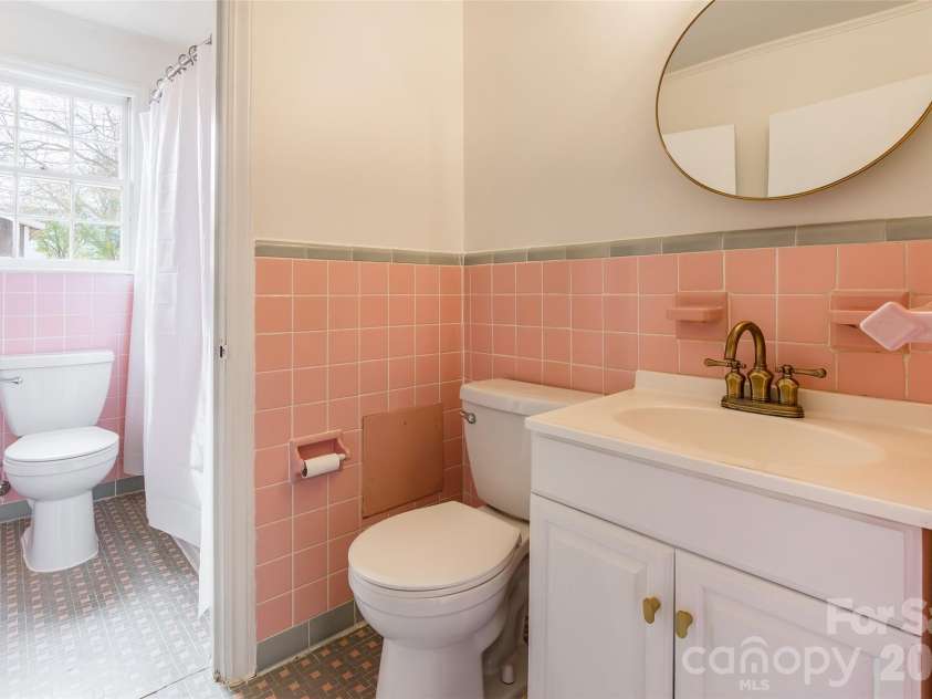 3728 Stonehaven Drive, Charlotte, NC 28215.  MLS# CAR4342946, YatesRealty ID 4083. 