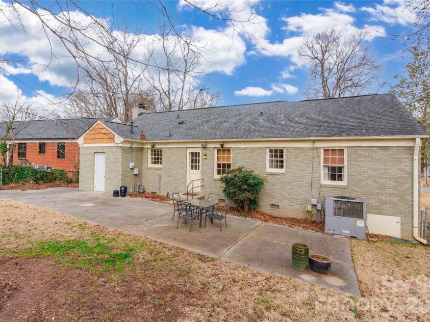 3728 Stonehaven Drive, Charlotte, NC 28215.  MLS# CAR4342946, YatesRealty ID 4083. 