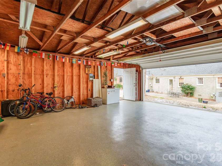 3728 Stonehaven Drive, Charlotte, NC 28215.  MLS# CAR4342946, YatesRealty ID 4083. 