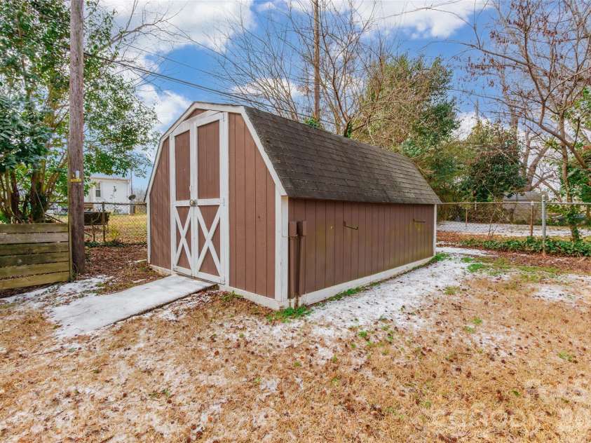 3728 Stonehaven Drive, Charlotte, NC 28215.  MLS# CAR4342946, YatesRealty ID 4083. 