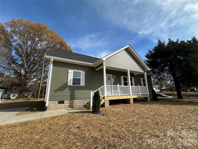 901 E Church Street, Cherryville, NC 28021.  MLS# CAR4320595, YatesRealty ID 4083. 