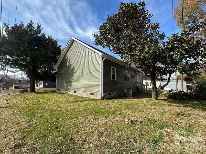 901 E Church Street, Cherryville, NC 28021.  MLS# CAR4320595, YatesRealty ID 4083. 