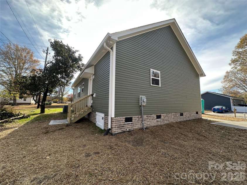 901 E Church Street, Cherryville, NC 28021.  MLS# CAR4320595, YatesRealty ID 4083. 