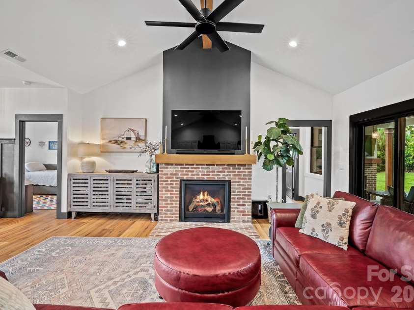 559 Blacksmith Run Drive, Hendersonville, NC 28792.  MLS# CAR4408533, YatesRealty ID 40830. 