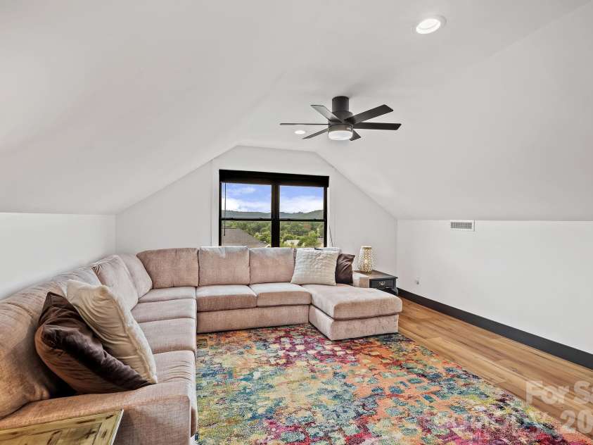 559 Blacksmith Run Drive, Hendersonville, NC 28792.  MLS# CAR4408533, YatesRealty ID 40830. 