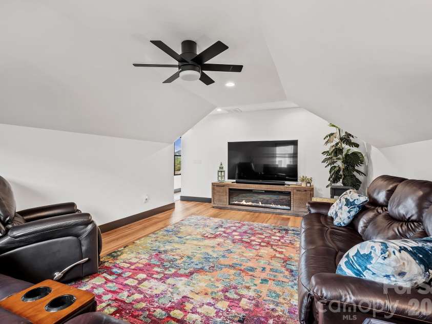 559 Blacksmith Run Drive, Hendersonville, NC 28792.  MLS# CAR4408533, YatesRealty ID 40830. 