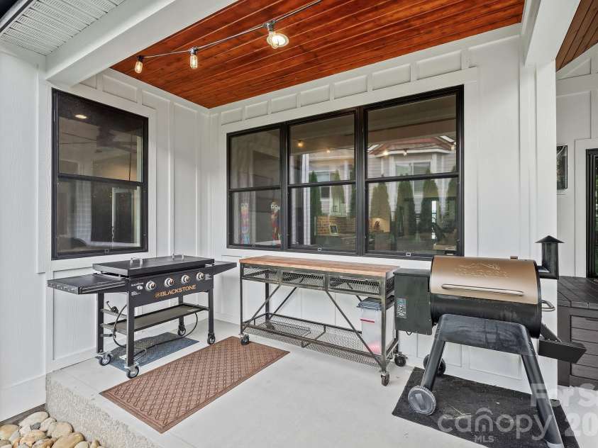 559 Blacksmith Run Drive, Hendersonville, NC 28792.  MLS# CAR4408533, YatesRealty ID 40830. 