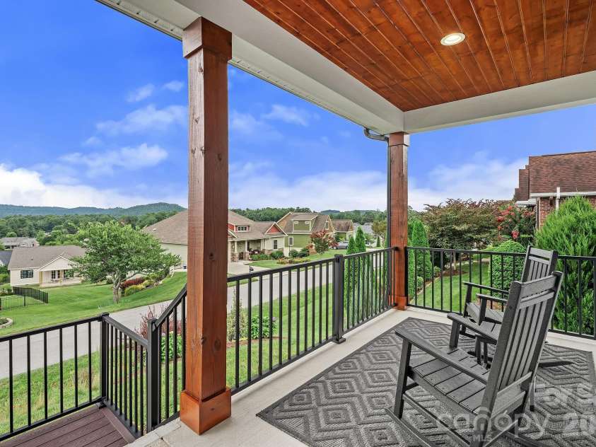 559 Blacksmith Run Drive, Hendersonville, NC 28792.  MLS# CAR4408533, YatesRealty ID 40830. 
