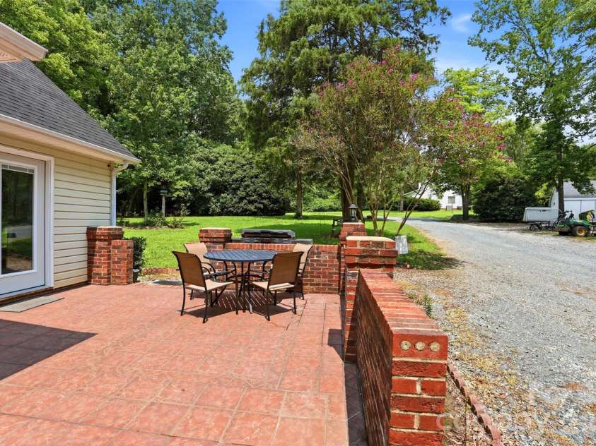 6707 Providence Road, Waxhaw, NC 28173.  MLS# CAR4408651, YatesRealty ID 40831. 