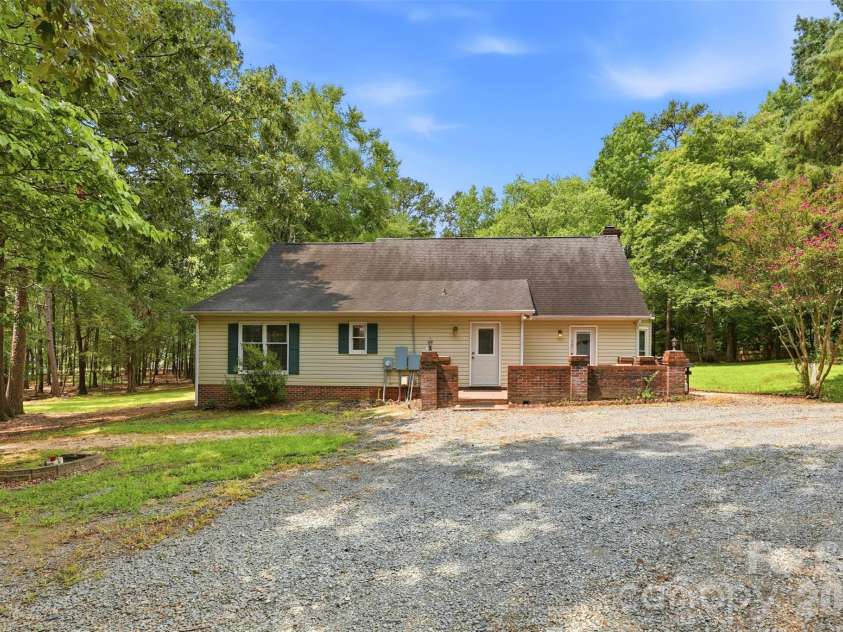 6707 Providence Road, Waxhaw, NC 28173.  MLS# CAR4408651, YatesRealty ID 40831. 
