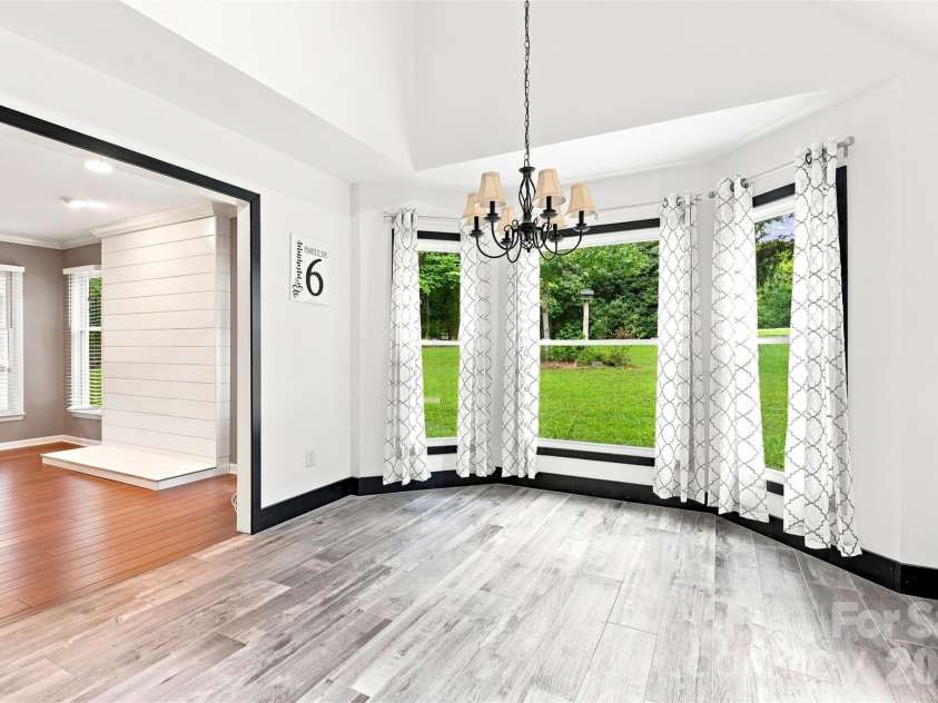 6707 Providence Road, Waxhaw, NC 28173.  MLS# CAR4408651, YatesRealty ID 40831. Dining area