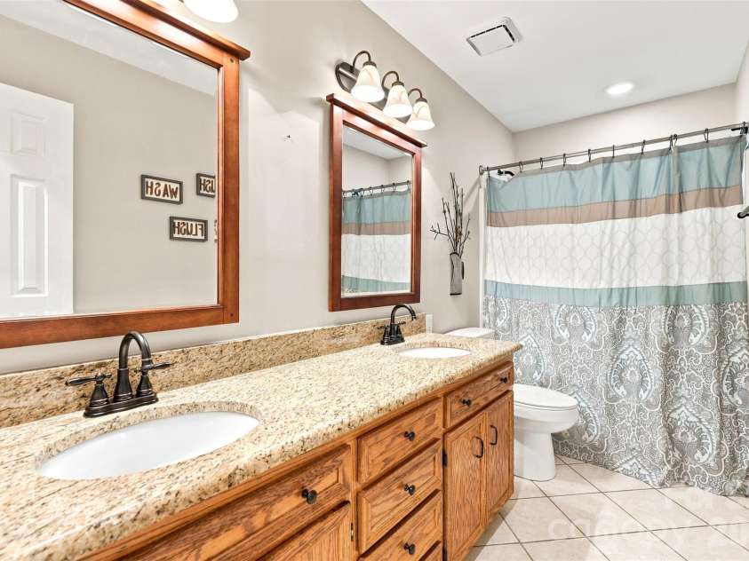 6707 Providence Road, Waxhaw, NC 28173.  MLS# CAR4408651, YatesRealty ID 40831. Hall bath - Dual vanities
