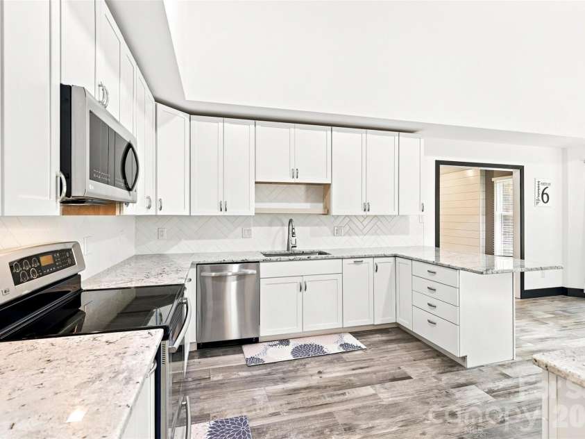 6707 Providence Road, Waxhaw, NC 28173.  MLS# CAR4408651, YatesRealty ID 40831. Kitchen