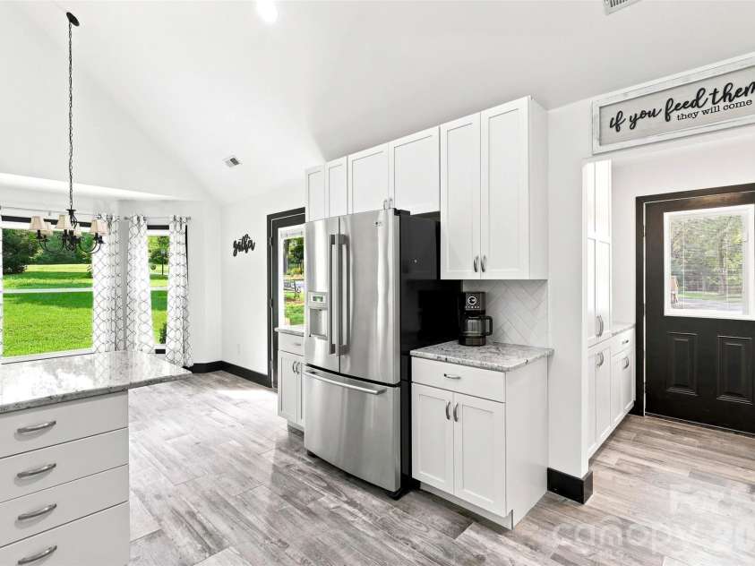 6707 Providence Road, Waxhaw, NC 28173.  MLS# CAR4408651, YatesRealty ID 40831. Kitchen