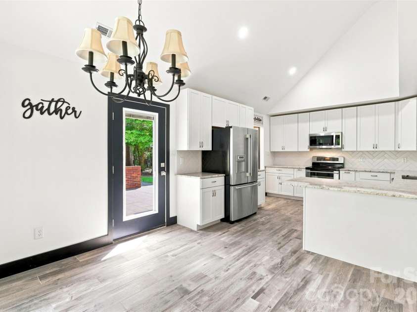 6707 Providence Road, Waxhaw, NC 28173.  MLS# CAR4408651, YatesRealty ID 40831. Kitchen