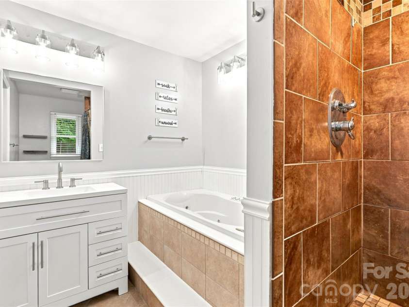 6707 Providence Road, Waxhaw, NC 28173.  MLS# CAR4408651, YatesRealty ID 40831. Primary Bathroom
