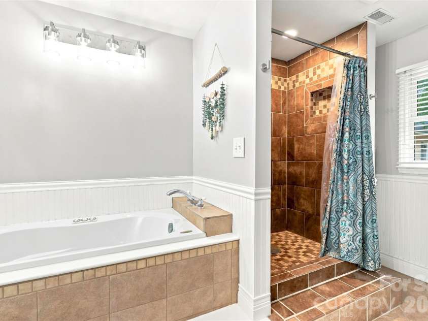 6707 Providence Road, Waxhaw, NC 28173.  MLS# CAR4408651, YatesRealty ID 40831. Primary bathroom ensuite