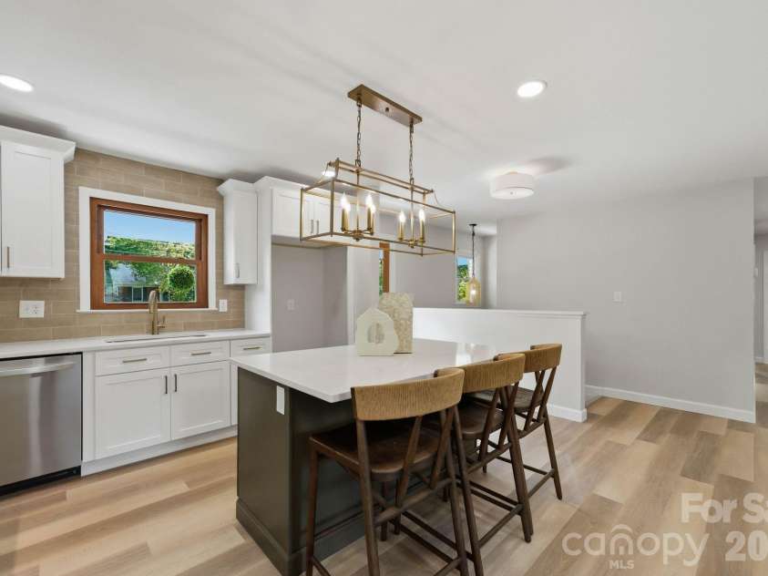 19924 Floral Lane, Cornelius, NC 28031.  MLS# CAR4408674, YatesRealty ID 40832. 