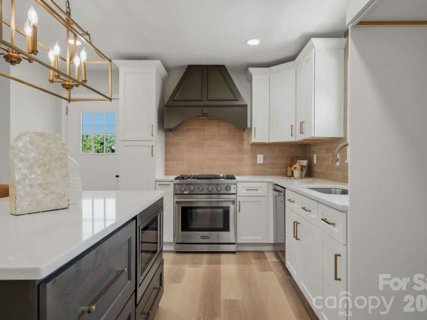 19924 Floral Lane, Cornelius, NC 28031.  MLS# CAR4408674, YatesRealty ID 40832. 