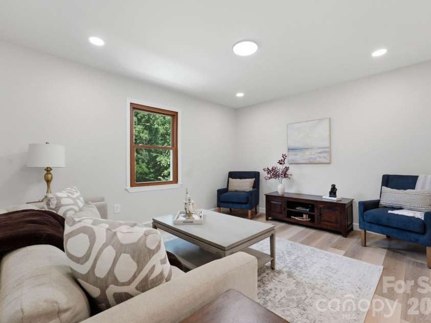 19924 Floral Lane, Cornelius, NC 28031.  MLS# CAR4408674, YatesRealty ID 40832. 