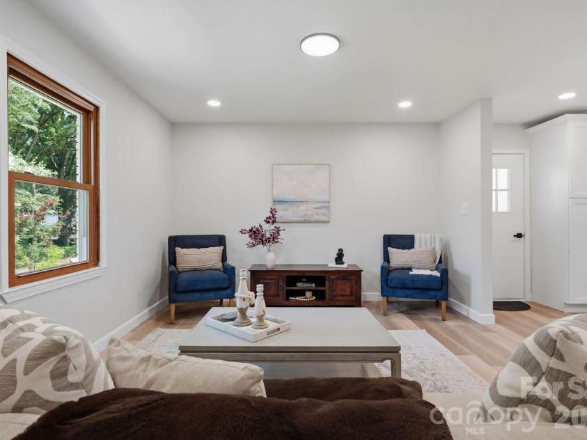 19924 Floral Lane, Cornelius, NC 28031.  MLS# CAR4408674, YatesRealty ID 40832. 