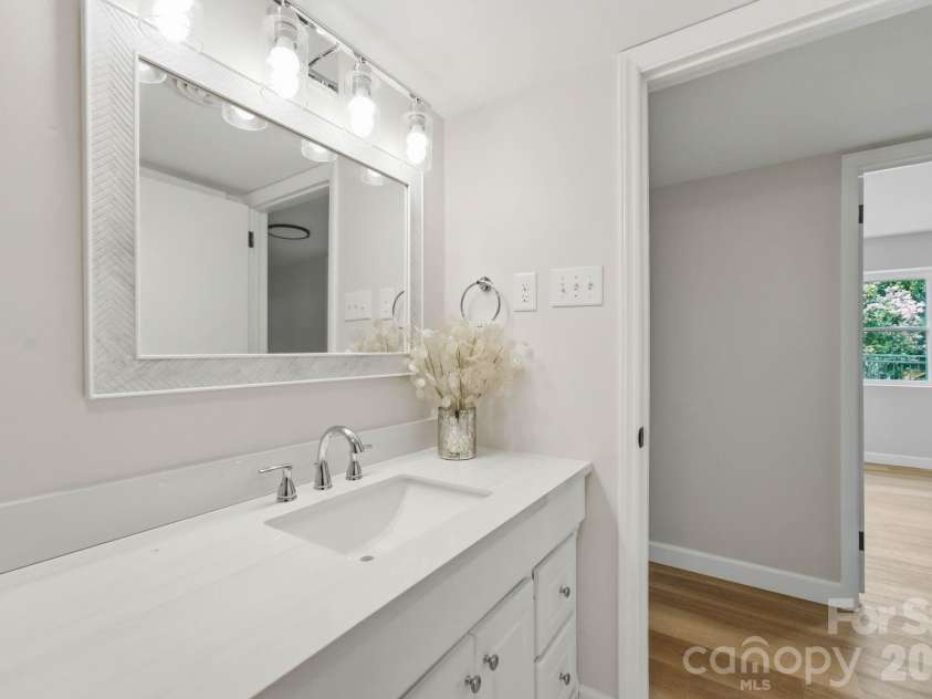 19924 Floral Lane, Cornelius, NC 28031.  MLS# CAR4408674, YatesRealty ID 40832. 