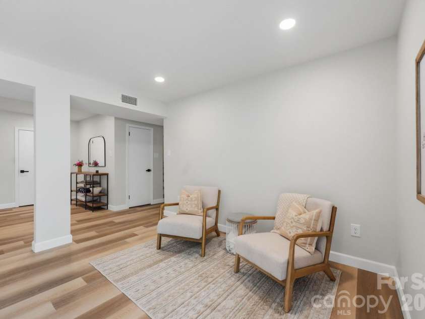 19924 Floral Lane, Cornelius, NC 28031.  MLS# CAR4408674, YatesRealty ID 40832. 