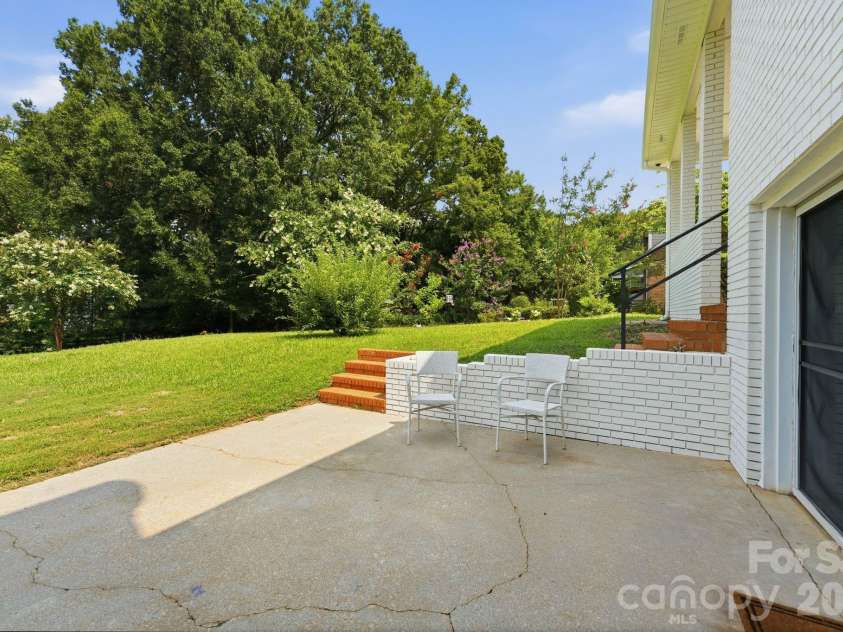 19924 Floral Lane, Cornelius, NC 28031.  MLS# CAR4408674, YatesRealty ID 40832. 