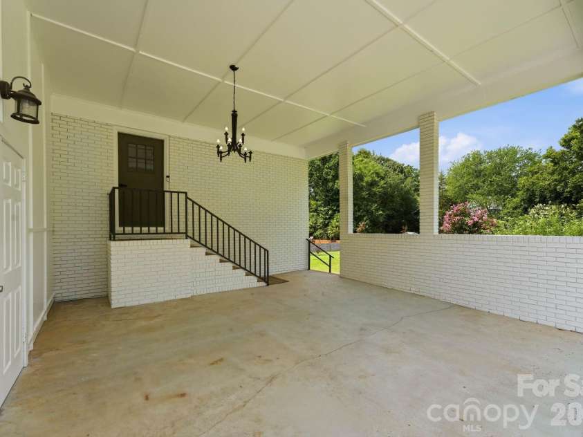19924 Floral Lane, Cornelius, NC 28031.  MLS# CAR4408674, YatesRealty ID 40832. 