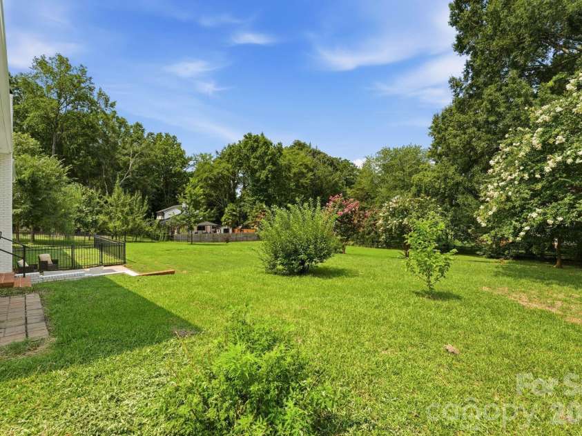 19924 Floral Lane, Cornelius, NC 28031.  MLS# CAR4408674, YatesRealty ID 40832. 