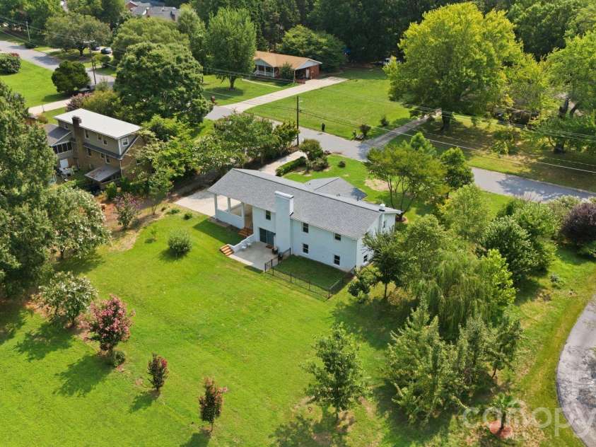 19924 Floral Lane, Cornelius, NC 28031.  MLS# CAR4408674, YatesRealty ID 40832. 