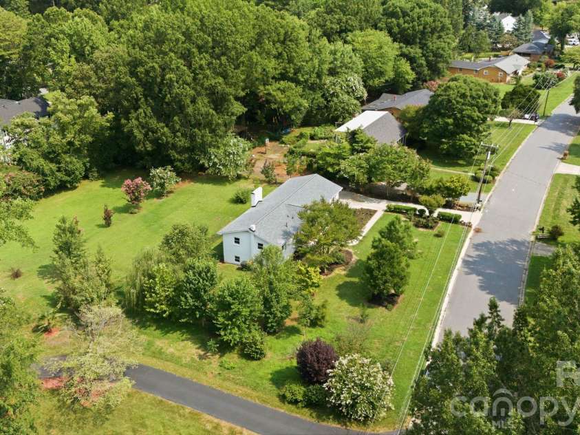 19924 Floral Lane, Cornelius, NC 28031.  MLS# CAR4408674, YatesRealty ID 40832. 