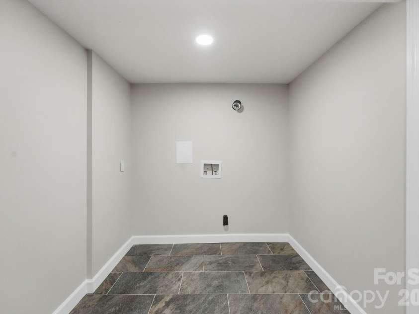 19924 Floral Lane, Cornelius, NC 28031.  MLS# CAR4408674, YatesRealty ID 40832. Full Laundry Room in Basement