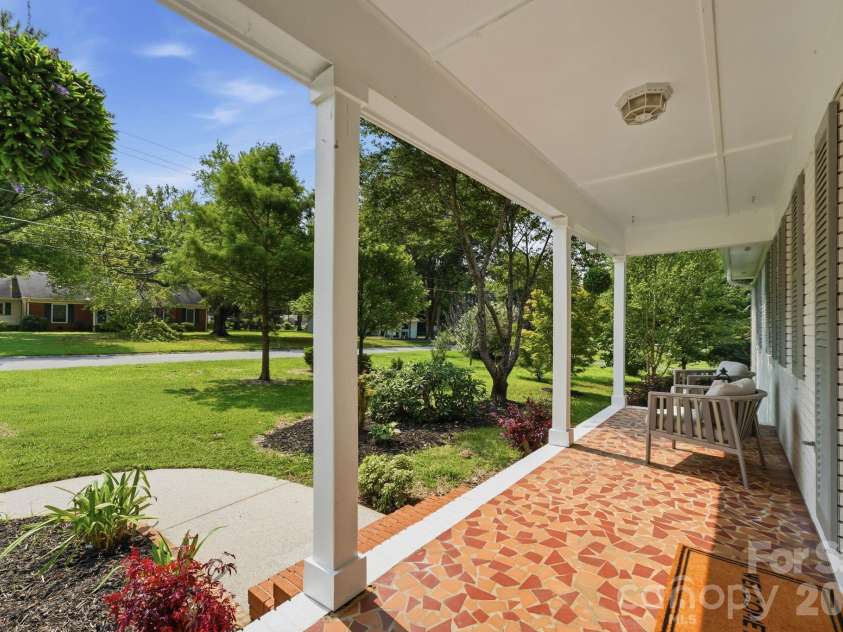 19924 Floral Lane, Cornelius, NC 28031.  MLS# CAR4408674, YatesRealty ID 40832. Large Front Porch