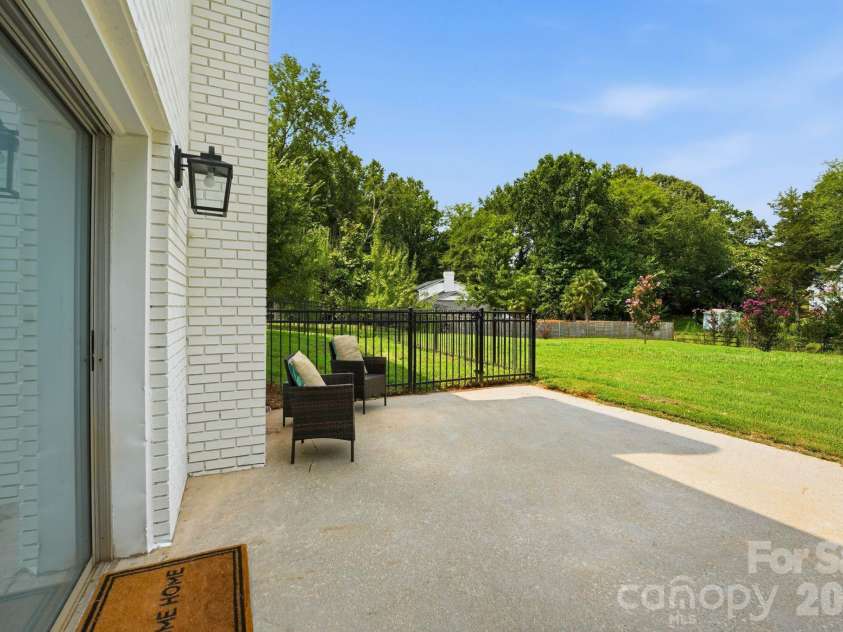 19924 Floral Lane, Cornelius, NC 28031.  MLS# CAR4408674, YatesRealty ID 40832. Walk Out Basement to Massive Backyard!