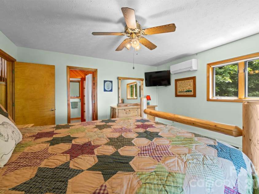 670 Parkway Drive, Maggie Valley, NC 28751.  MLS# CAR4405565, YatesRealty ID 40834. 
