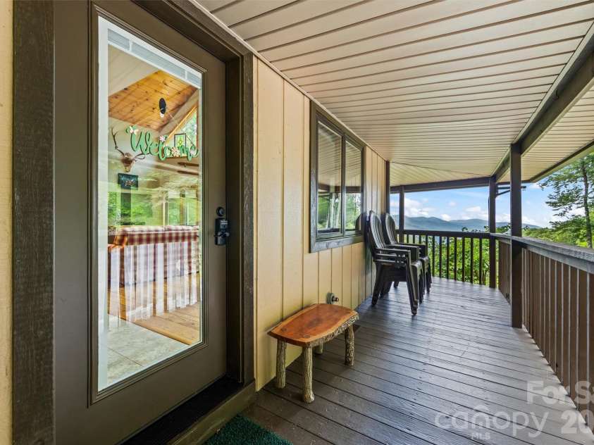 670 Parkway Drive, Maggie Valley, NC 28751.  MLS# CAR4405565, YatesRealty ID 40834. Entry
