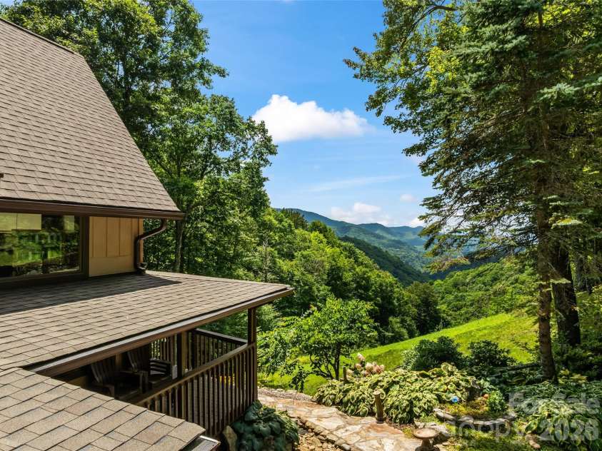 670 Parkway Drive, Maggie Valley, NC 28751.  MLS# CAR4405565, YatesRealty ID 40834. From everywhter