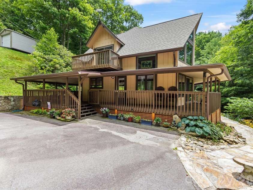 670 Parkway Drive, Maggie Valley, NC 28751.  MLS# CAR4405565, YatesRealty ID 40834. Its a beauty!