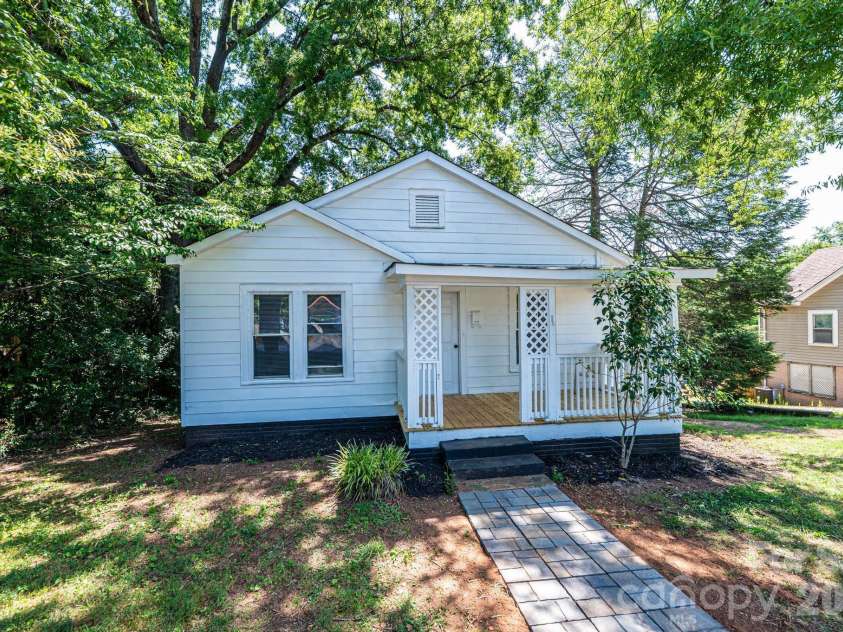 423 Davis Avenue, Newton, NC 28658.  MLS# CAR4400513, YatesRealty ID 40835. 