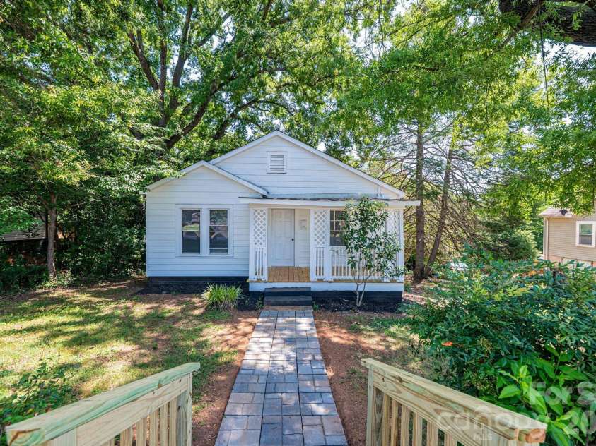 423 Davis Avenue, Newton, NC 28658.  MLS# CAR4400513, YatesRealty ID 40835. 