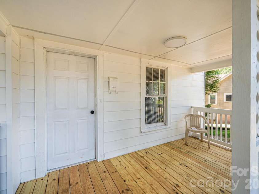 423 Davis Avenue, Newton, NC 28658.  MLS# CAR4400513, YatesRealty ID 40835. 