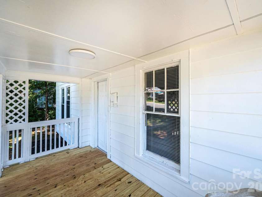 423 Davis Avenue, Newton, NC 28658.  MLS# CAR4400513, YatesRealty ID 40835. 