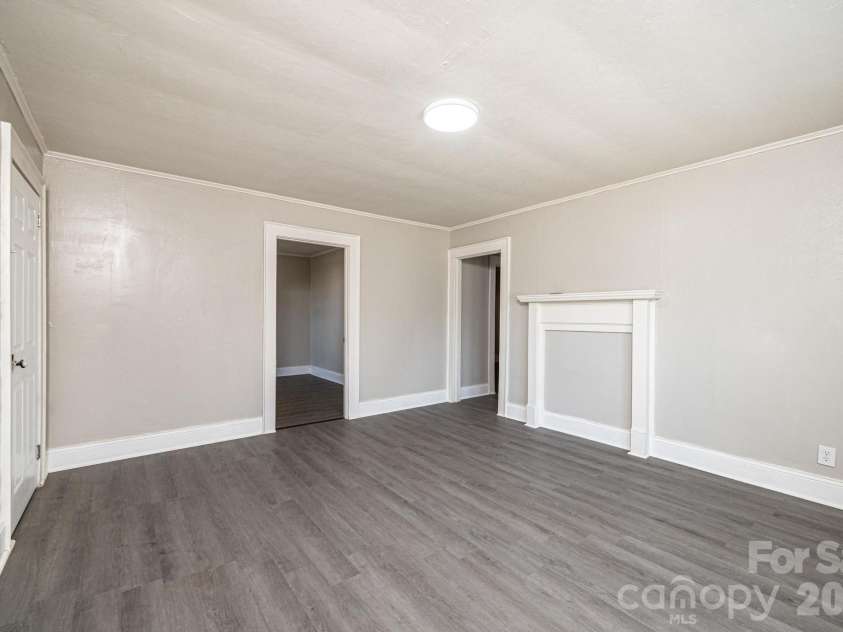 423 Davis Avenue, Newton, NC 28658.  MLS# CAR4400513, YatesRealty ID 40835. 