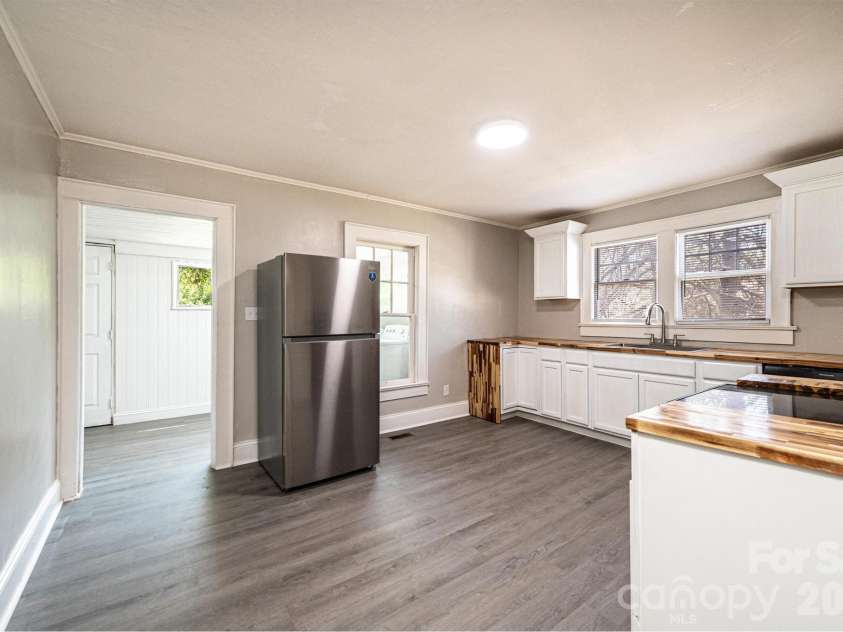 423 Davis Avenue, Newton, NC 28658.  MLS# CAR4400513, YatesRealty ID 40835. 