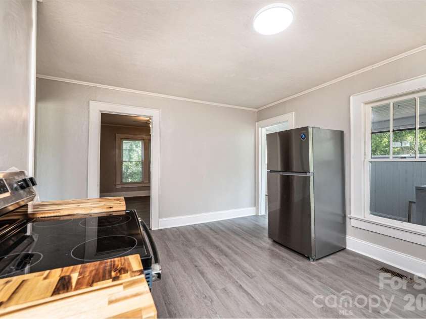 423 Davis Avenue, Newton, NC 28658.  MLS# CAR4400513, YatesRealty ID 40835. 