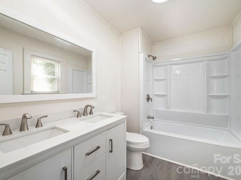423 Davis Avenue, Newton, NC 28658.  MLS# CAR4400513, YatesRealty ID 40835. 
