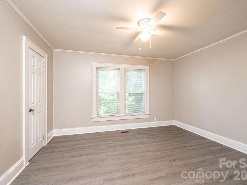 423 Davis Avenue, Newton, NC 28658.  MLS# CAR4400513, YatesRealty ID 40835. 