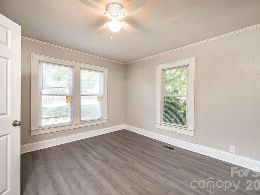 423 Davis Avenue, Newton, NC 28658.  MLS# CAR4400513, YatesRealty ID 40835. 