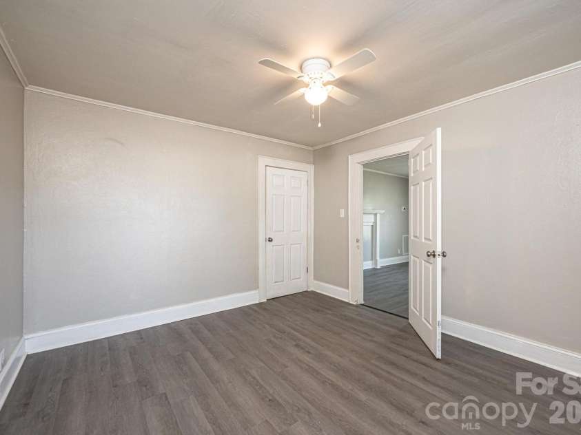 423 Davis Avenue, Newton, NC 28658.  MLS# CAR4400513, YatesRealty ID 40835. 